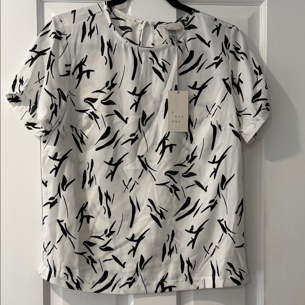A New Day Women's Black and White Patterned Blouse